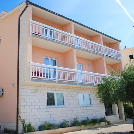 Ugljesic Apartment *