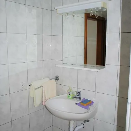 Ugljesic Apartment *